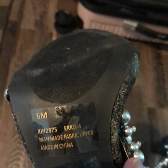 Cape Robbin black/greenish gold velvet sandals with silver beads size 6M - Picture 8 of 8